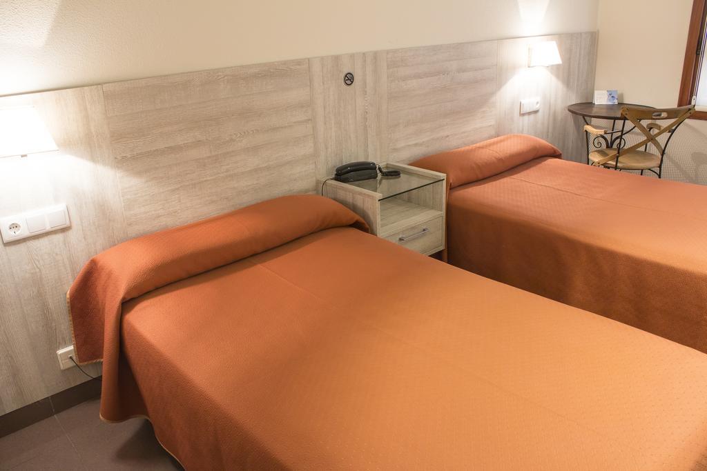 Playa Poniente Hotel 2*